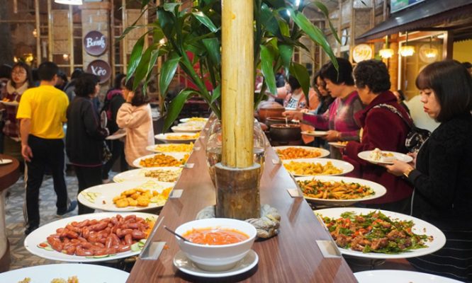 Du lịch Hạ Long nhất định phải ăn 5 quán này! 3 nha hang buffet sen a dong